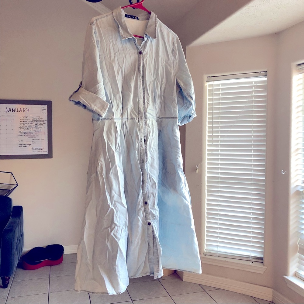 Day dress with pockets. But no tie!
